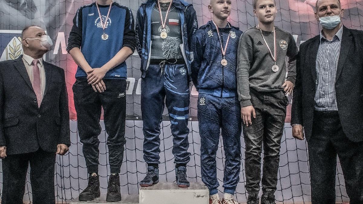 Zapaśnicy na podium