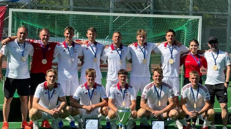 Polska reprezentacja mężczyzn z mistrzostwem Europy w hokeju 5-osobowym, fot. Facebook Polski Hokej na Trawie
