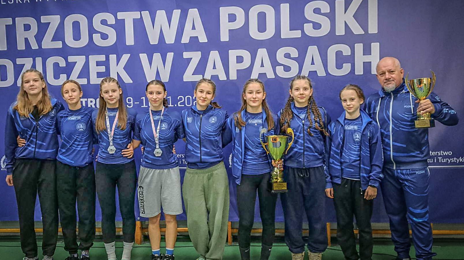 Zawodniczki Sobieskiego Poznań z medalami MP młodziczek w zapasach, fot. Maciej Kula