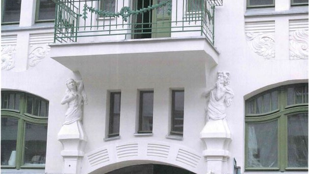 Odnawiane są secesyjne kamienice na Jeżycach, np. budynek przy ul. Poznańskiej 50