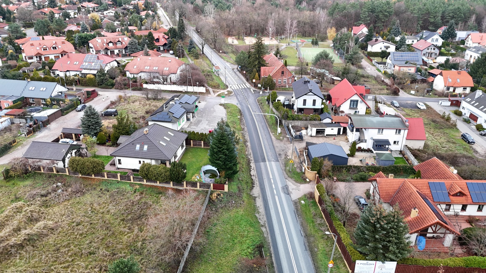 Zdjęcie z lotu ptaka na ul. Naramowicką i skrzyżowanie z ulicami: Łopianową i Lubczykową - grafika artykułu