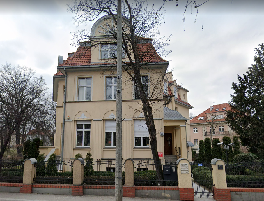 Budynek kamienicy, w której mieści się siedziba CUW w Poznaniu