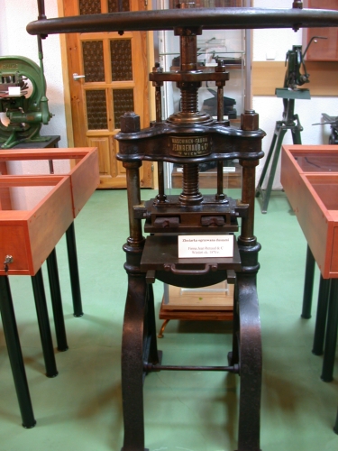 Jedna z maszyn znajdujących się w Muzeum Introligatorstwa