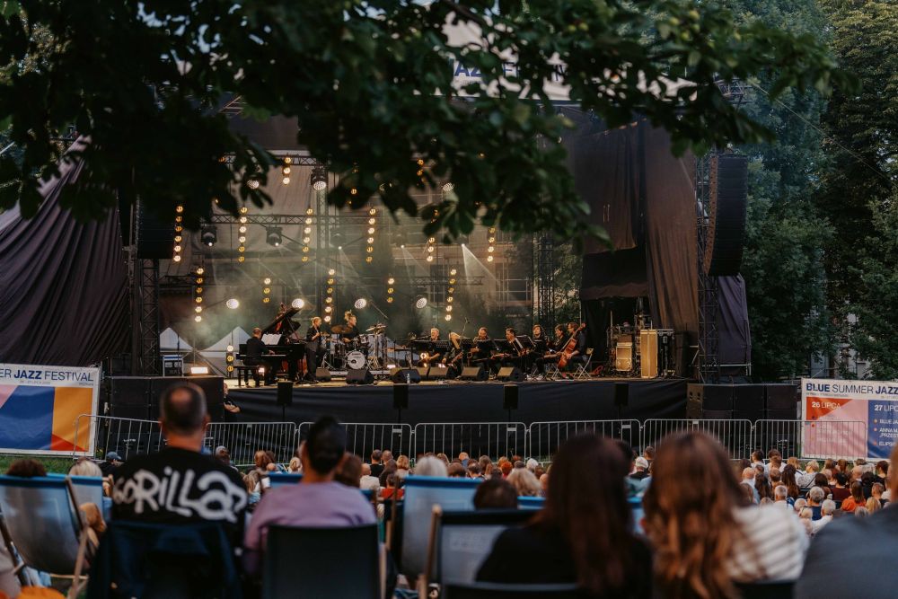 fot. Maciej Wuja Letni koncert plenerowy w parku.