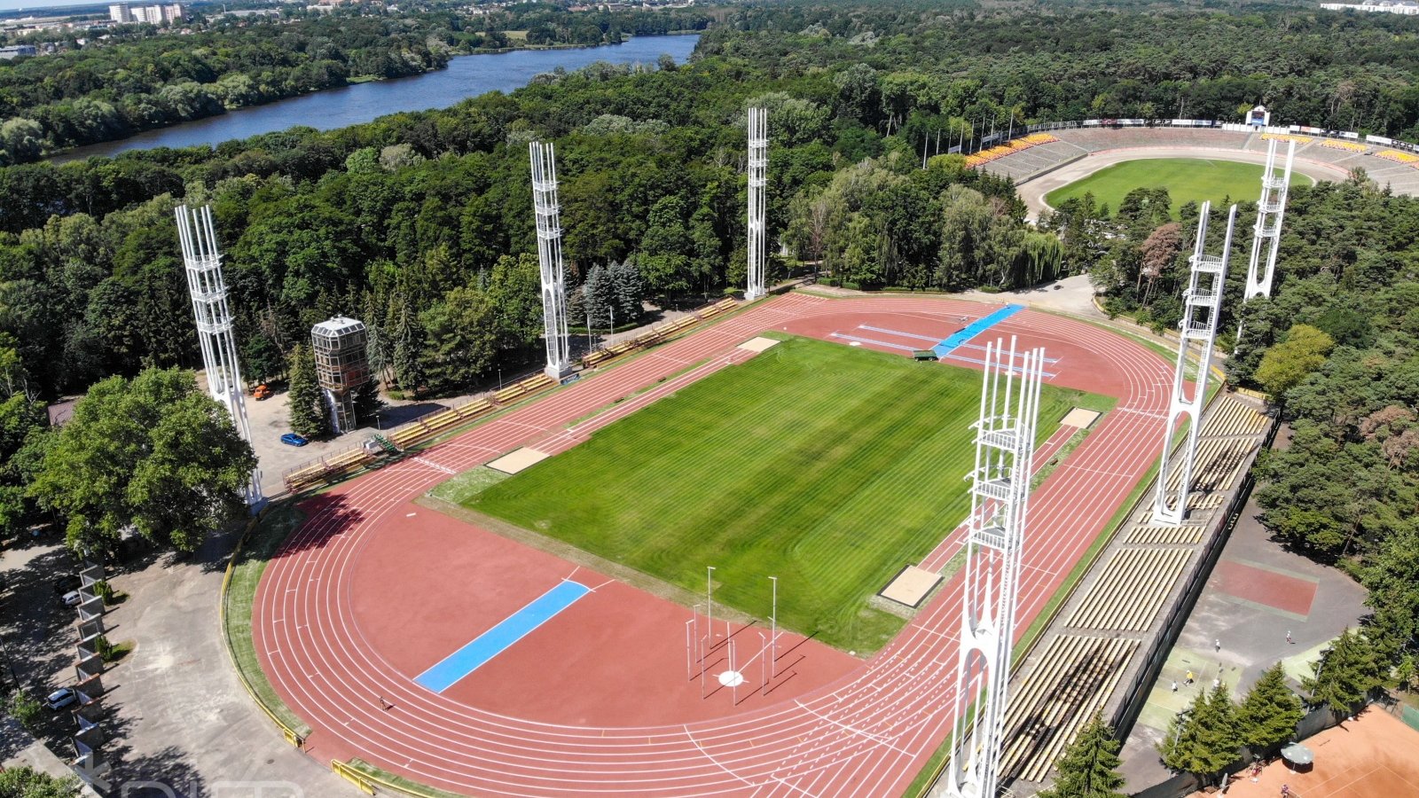 Prace modernizacyjne na głównym stadionie lekkoatletycznym na Golęcinie dobiegły końca fot. PIM