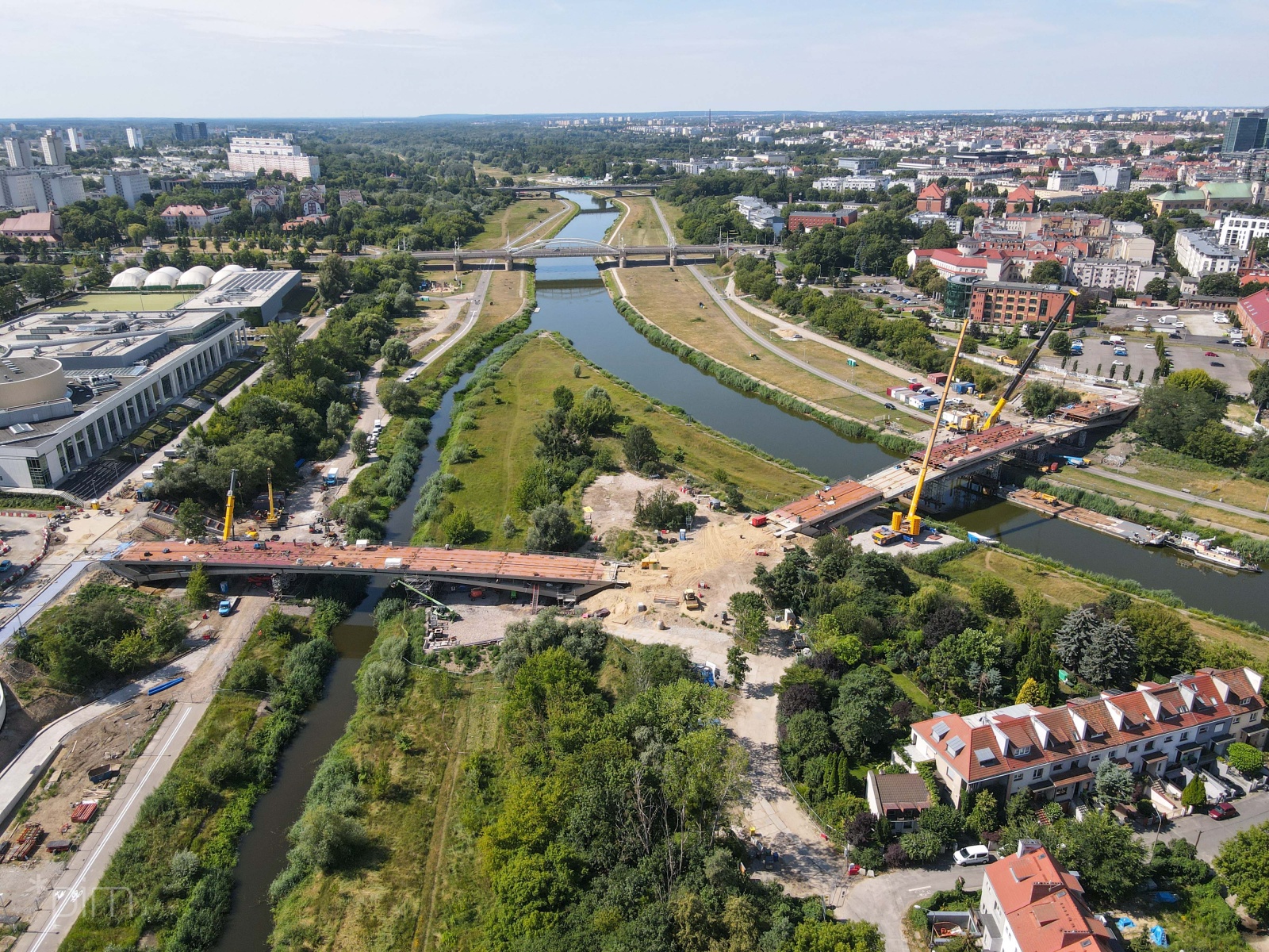Widok z lotu ptaka na plac budowy mostów Berdychowskich. - grafika artykułu