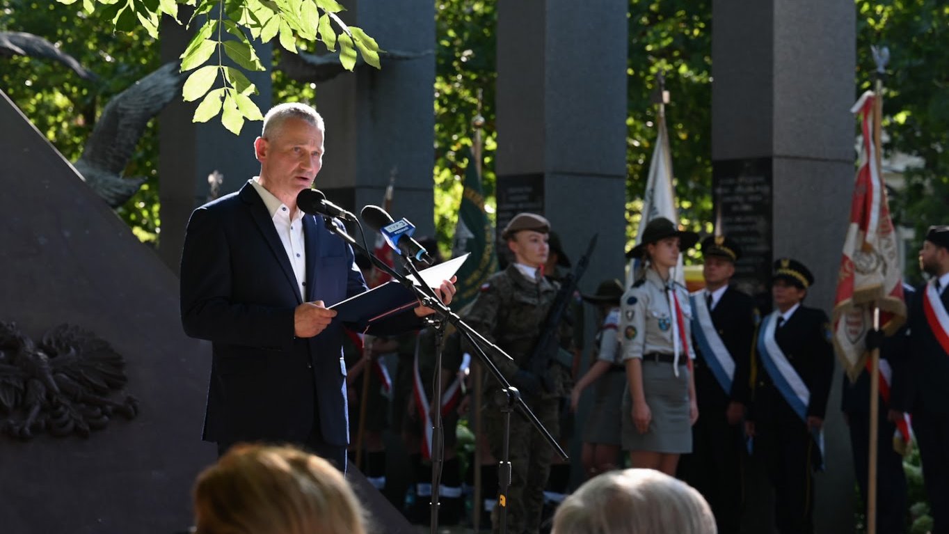 Na zdjęciu zastępca prezydenta Poznania przy mikrofonie