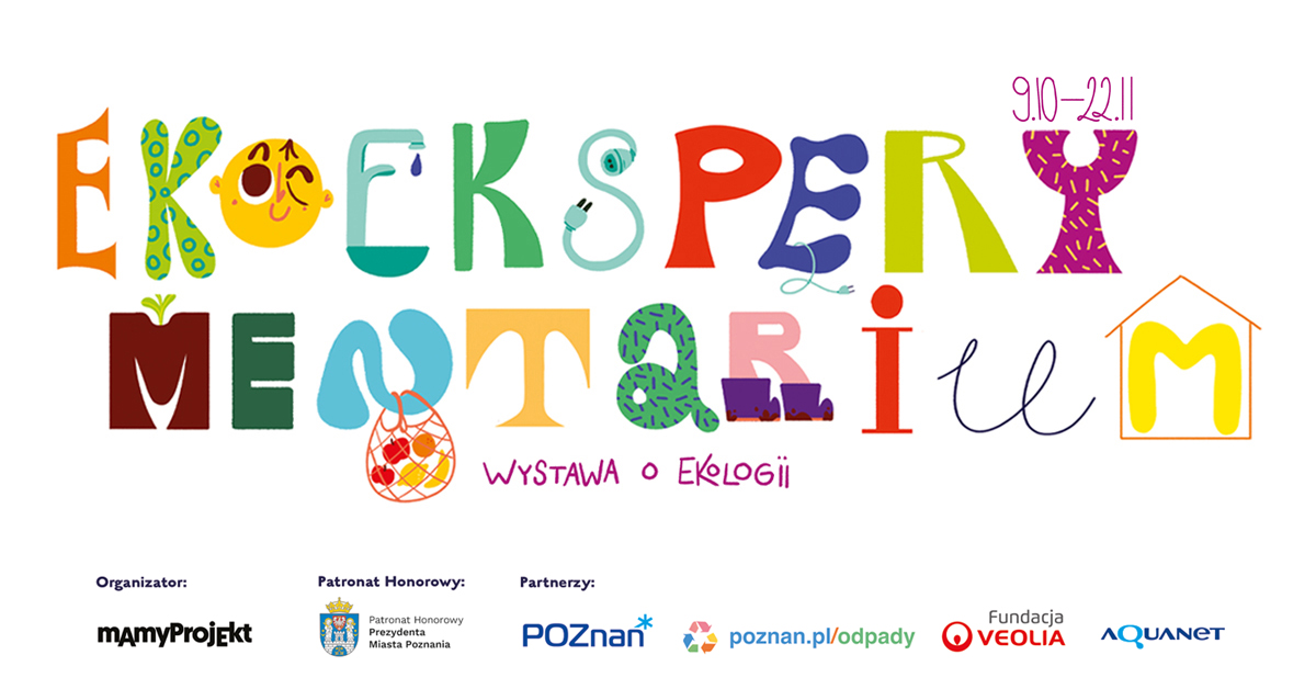 Na plakacie widać artystyczny, kolorowy napis 9.10-22.11 EKOEKSPERYMENTARIUM wystawa o ekologii, a pod nim znajduje się logo Organizatora: mAmyProjEkt, Patronatu Honorowego: Prezydenta Miasta Poznania, Partnerów: Miasta Poznań, symbol segregacji poznan.pl/odpady, Fundacja VEOLIA i AQUANET. - grafika artykułu