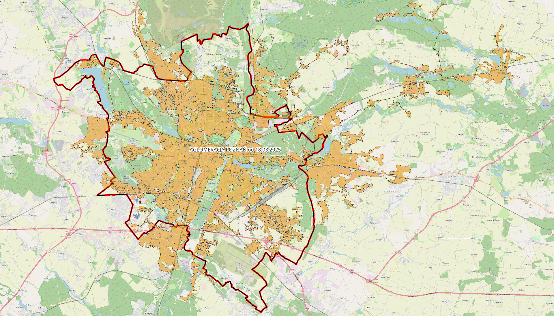 Mapa ilustrująca obszary i granice aglomeracji Poznań, obowiązujące od 18 marca 2025 r., osadzona na tle szczegółowych danych z OpenStreetMap. Na mapie wyraźnie zaznaczono administracyjne granice aglomeracji wraz z głównymi drogami, terenami miejskimi i charakterystycznymi elementami krajobrazu, co pozwala zorientować się w strukturze i rozmieszczeniu poszczególnych obszarów. - grafika artykułu