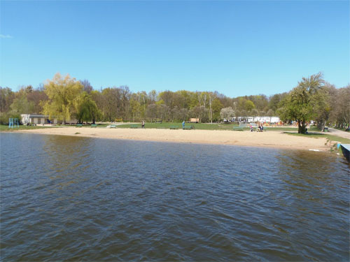 plaża nad jeziorem Rusałka