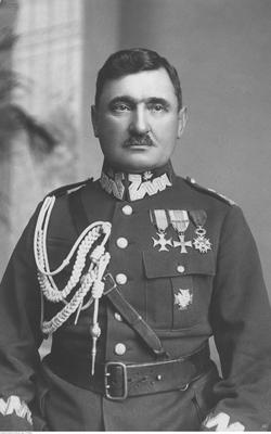 Zdjęcie przedstawia Stanisława Taczaka w mundurze wojskowym.