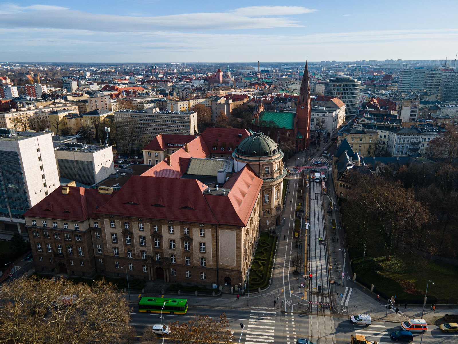 Na zdjęciu Uniwersytet Medyczny widziany z lotu ptaka - grafika artykułu