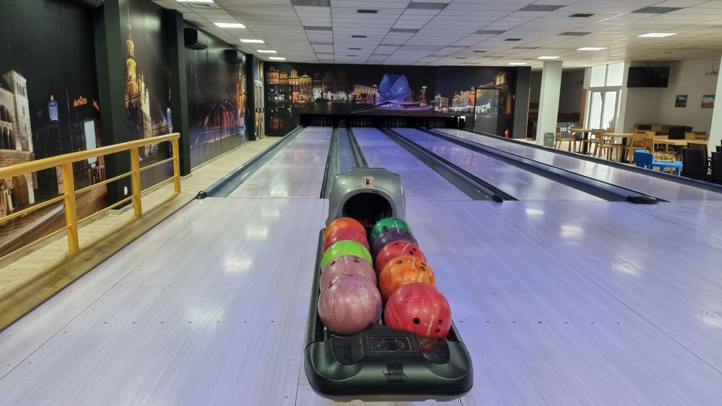 Na zdjęciu tor do bowlingu