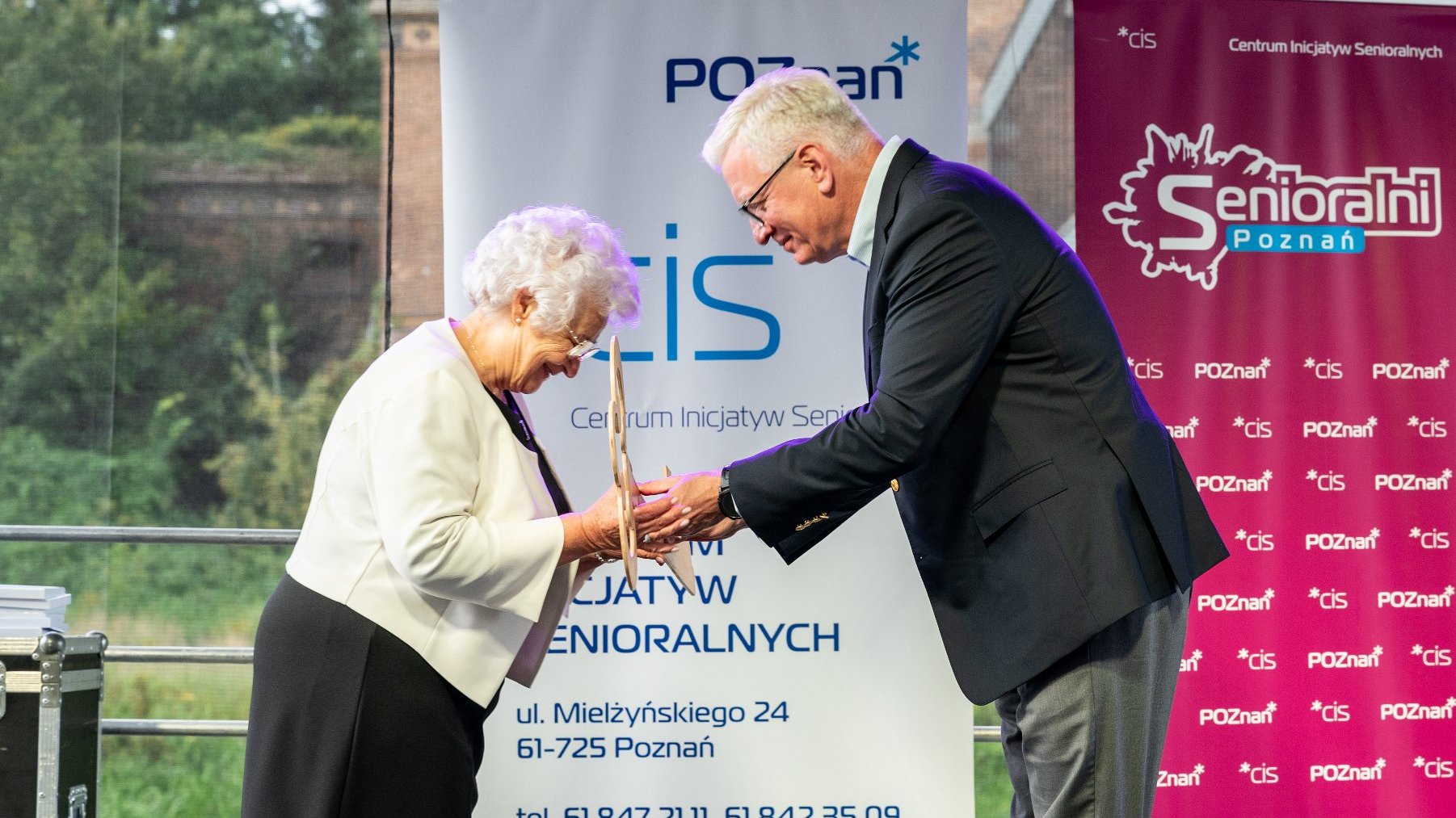 Galeria zdjęć przedstawia inaugurację wydarzenia "Senioralni".