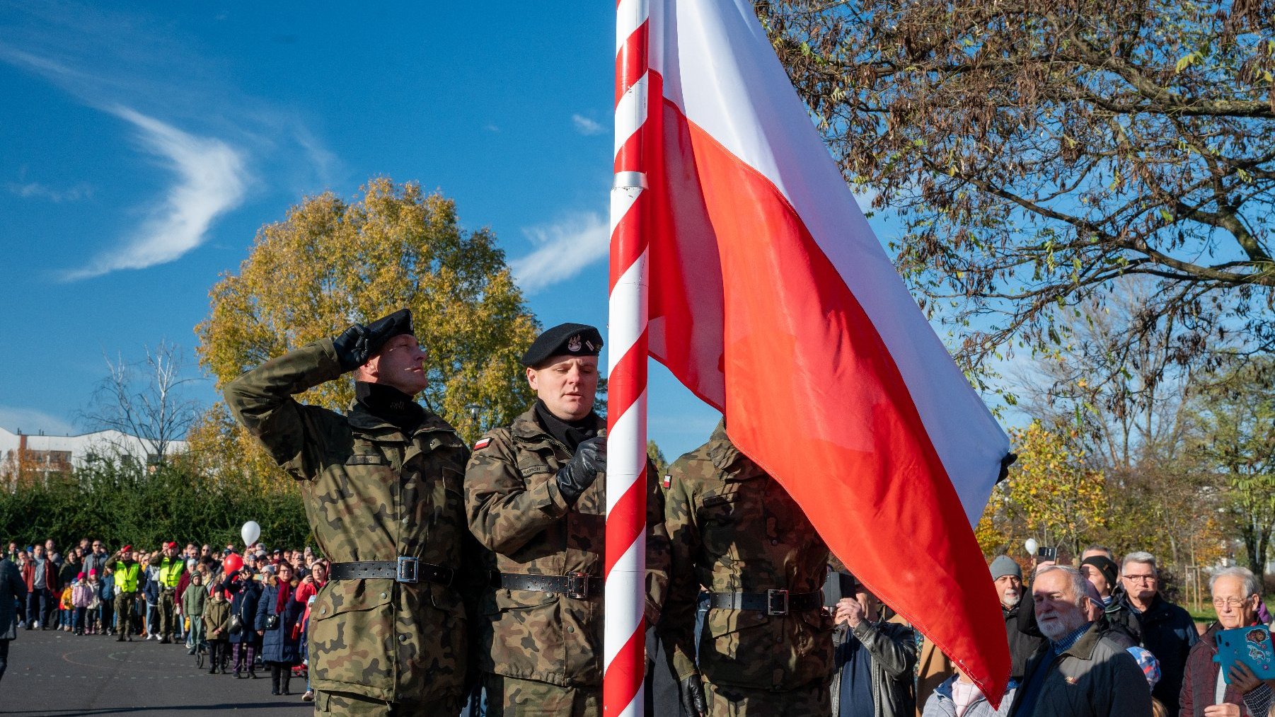 Galeria zdjęć przedstawia fotorelację z obchodów Imienin Ulicy Święty Marcin i Narodowego Święta Niepodległości.