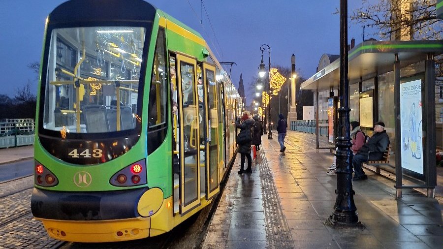 Galeria zdjęć tramwajów jadących w centrum