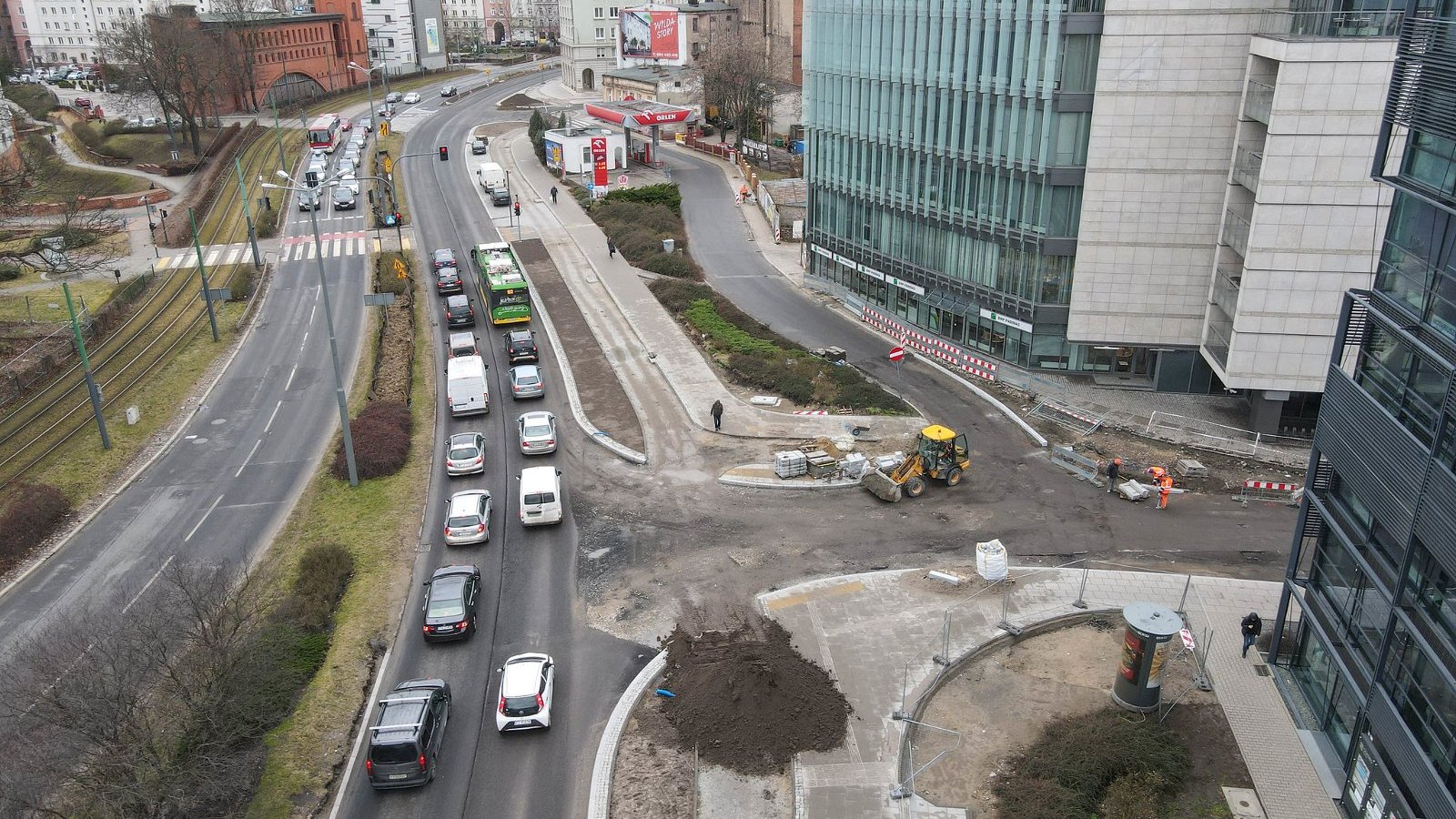 Na zdjęciu ulica i droga rowerowa widziane z lotu ptaka