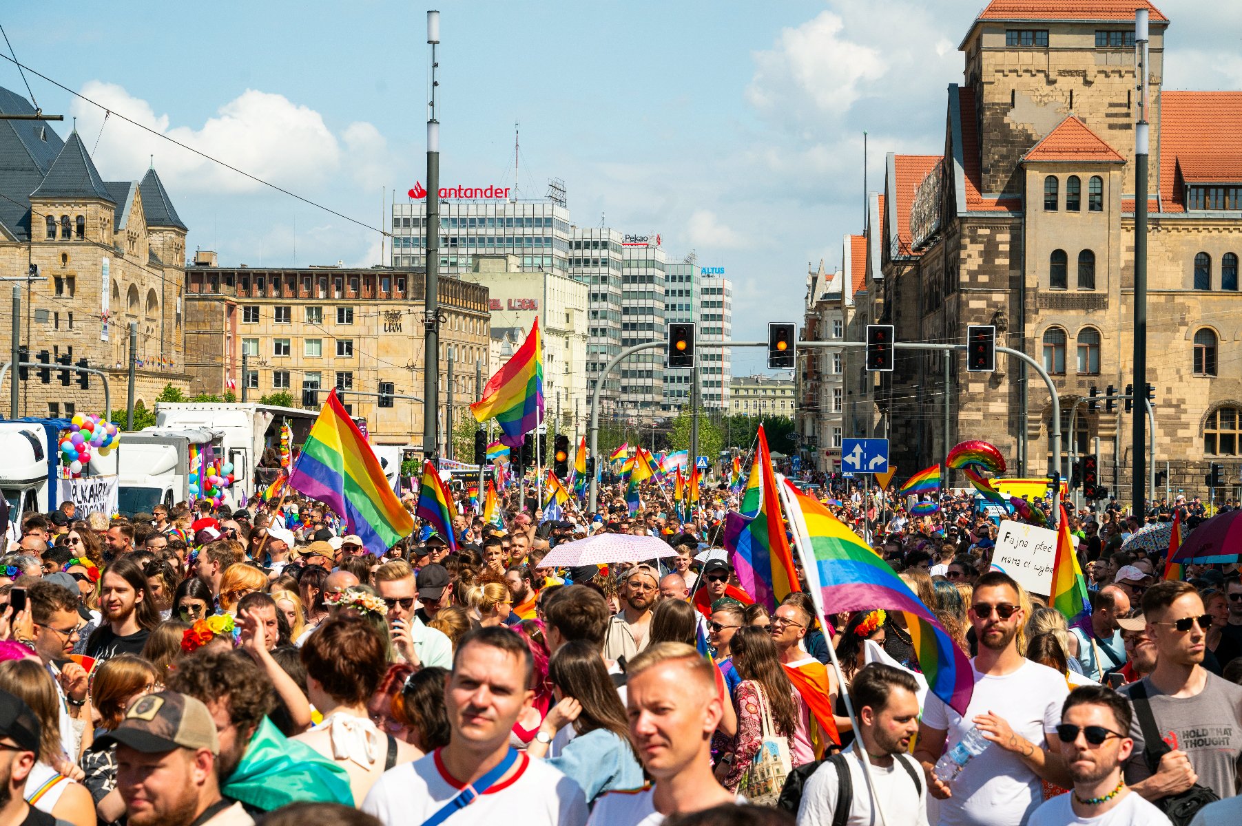 Zdjęcie z zeszłorocznego Marszu Równości - grafika artykułu