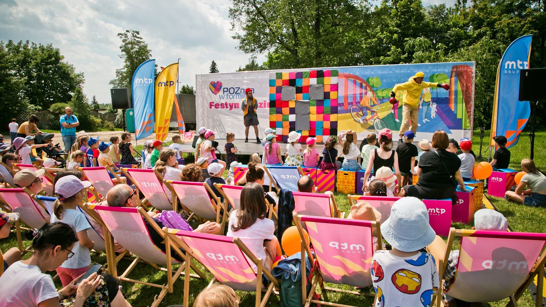 Galeria zdjęć przedstawia pikinik "Poznań w formie" w parku Cytadela.